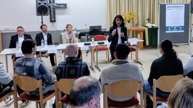 Landtagspräsidentin Aras diskutiert in JVA Adelsheim. Landtagspräsidentin Aras diskutiert in JVA Adelsheim